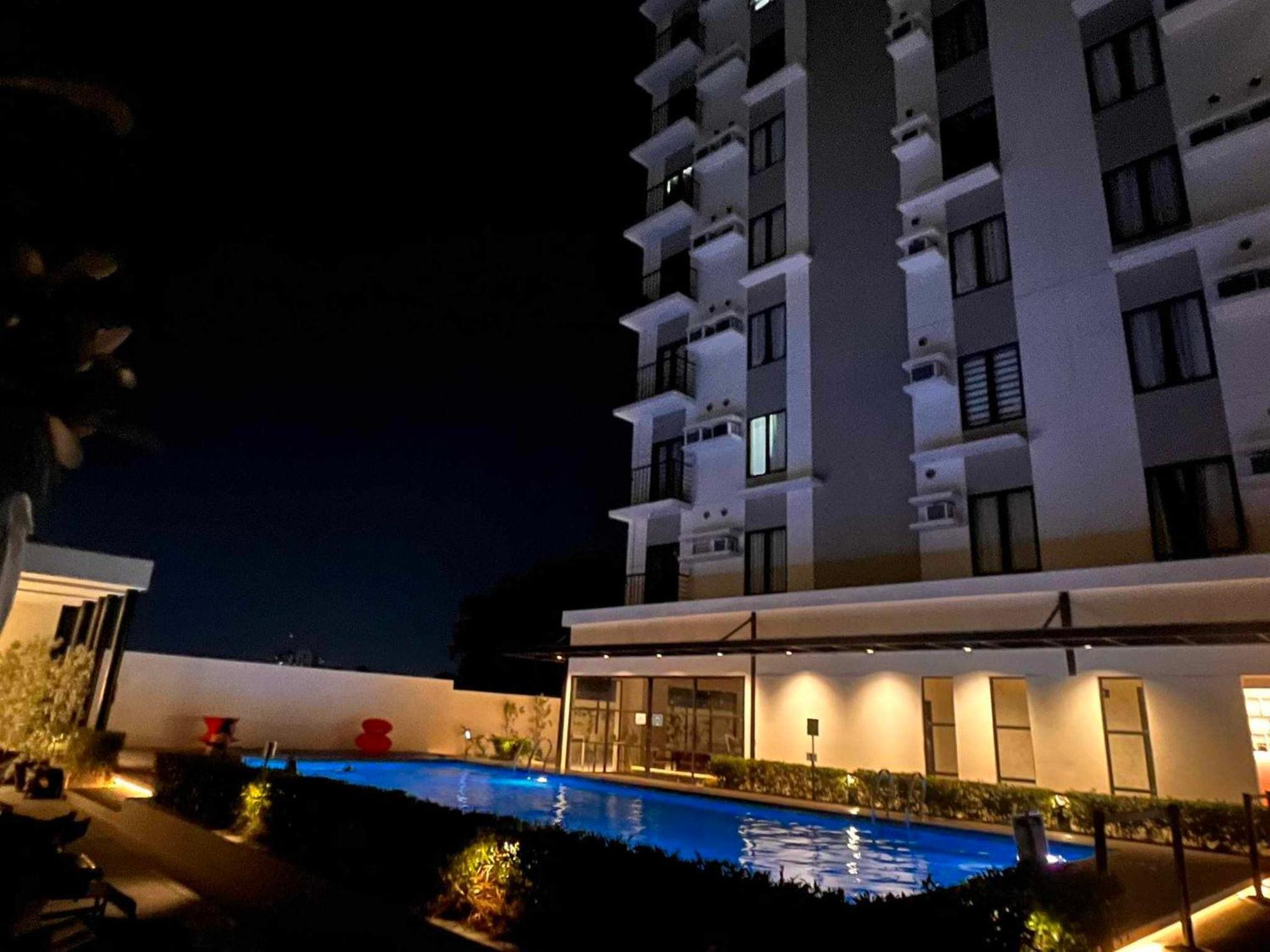 The Median Condominium Cebu Exterior photo